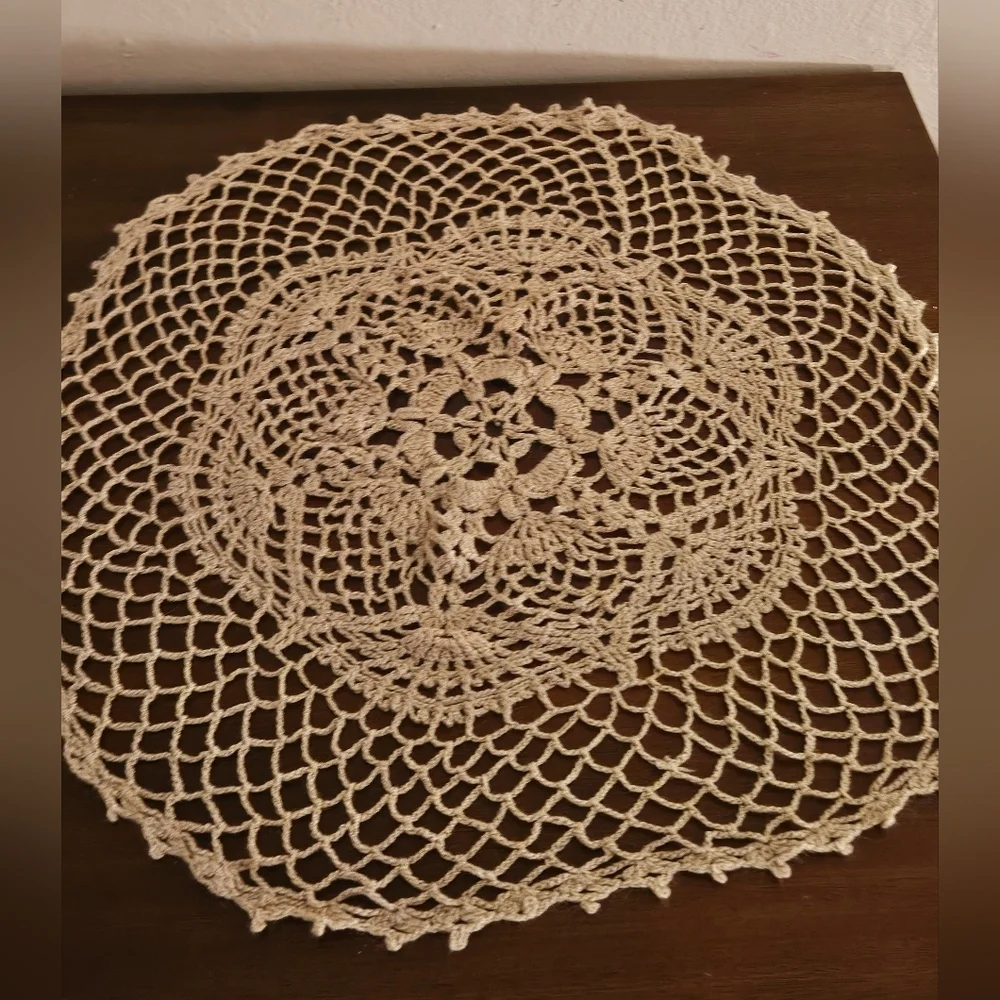 Hand Crafted Crochet Round Lace Doilie Handmade Floral Centerpiece Beige Vtg Mat
